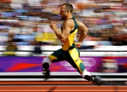 开云体育下载-灰熊淘汰赛过关76人，德罗赞发挥堪称完美，坚韧与天赋的交响曲