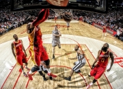 开云体育下载-跨界之夜，当NBA季后赛的激情照亮格列兹曼的满分传奇