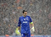 开云体育直播-武切维奇完美演出，马刺轻取雄鹿，一场团队与个人的交响曲