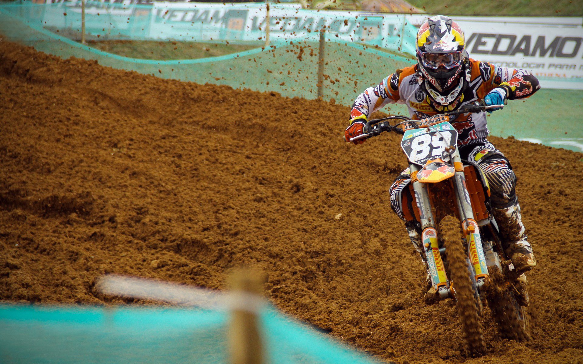 篮网血拼独行侠，布克防守端锁死对手