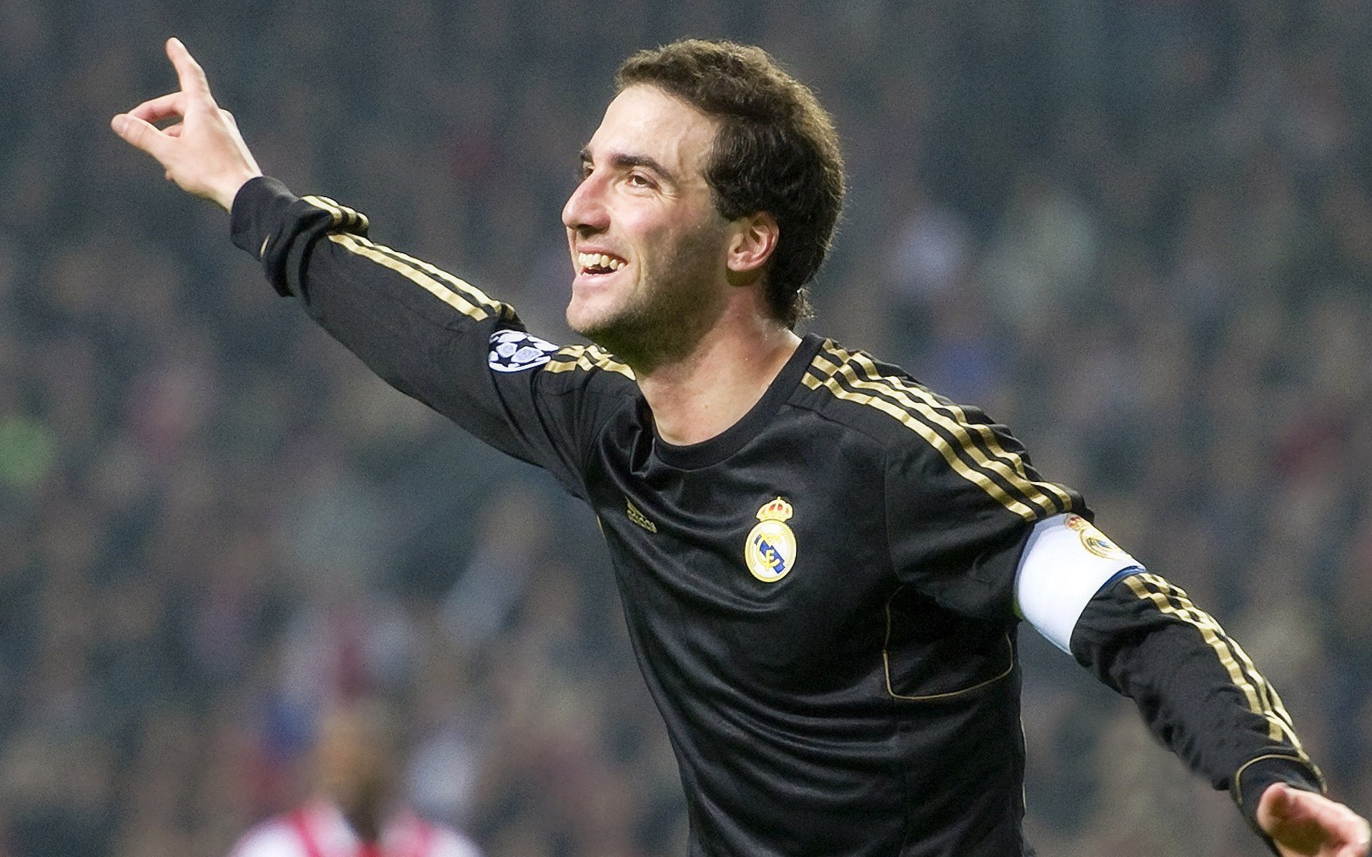 F1新赛季揭幕战焦点战，新西兰最后时刻击败加拿大，赛场内外的双重震撼